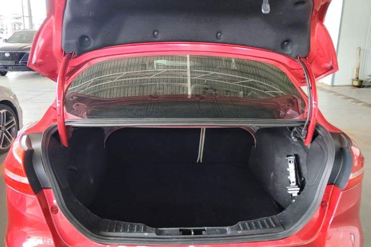 Used Ford Focus 2015 Sedan 1.6L Automatic Comfort Model Trunk