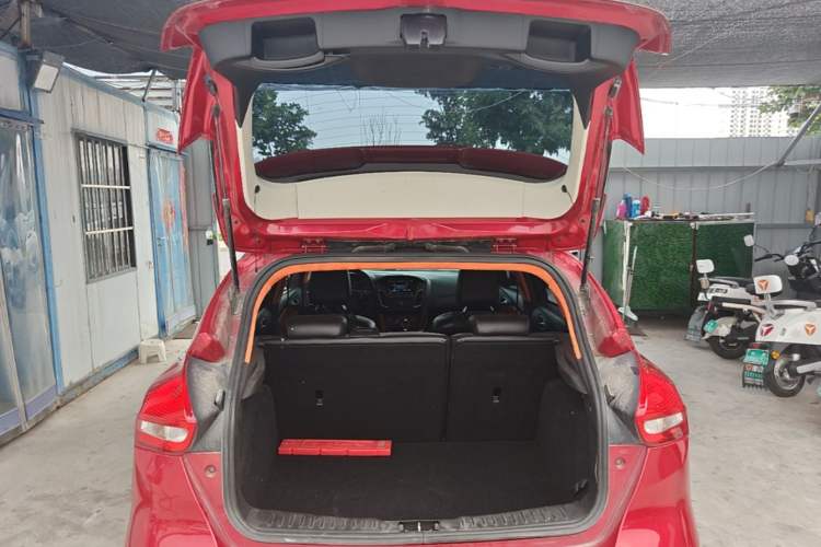 Used Ford Focus 2015 Hatchback EcoBoost 180 Automatic Elite Model Trunk