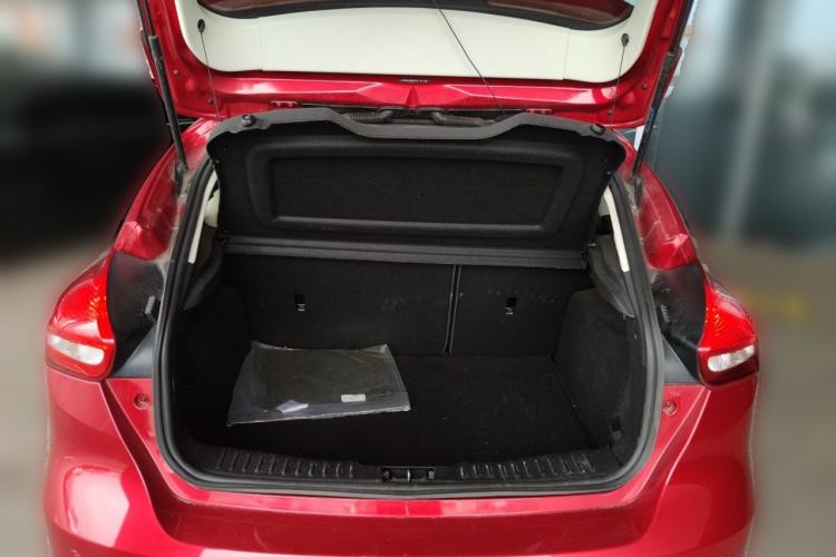 Used Ford Focus 2015 Hatchback 1.6L Automatic Fashion Edition Trunk