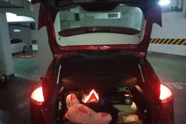Used Ford Focus 2015 Hatchback 1.6L Automatic Fashion Edition Trunk