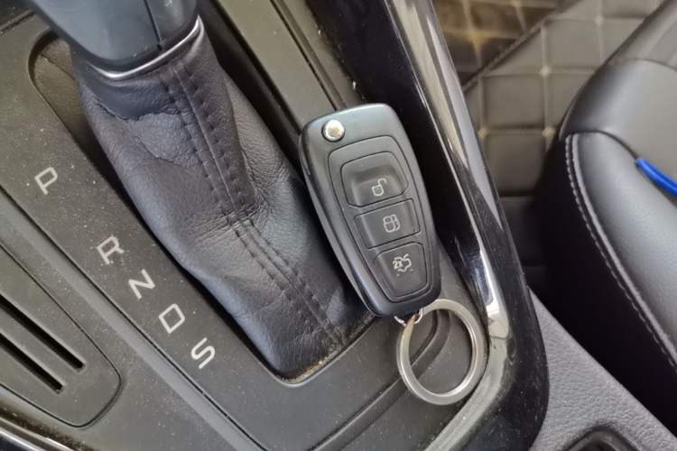 Used Ford Focus 2015 Hatchback 1.6L Automatic Fashion Edition Vehicle Key