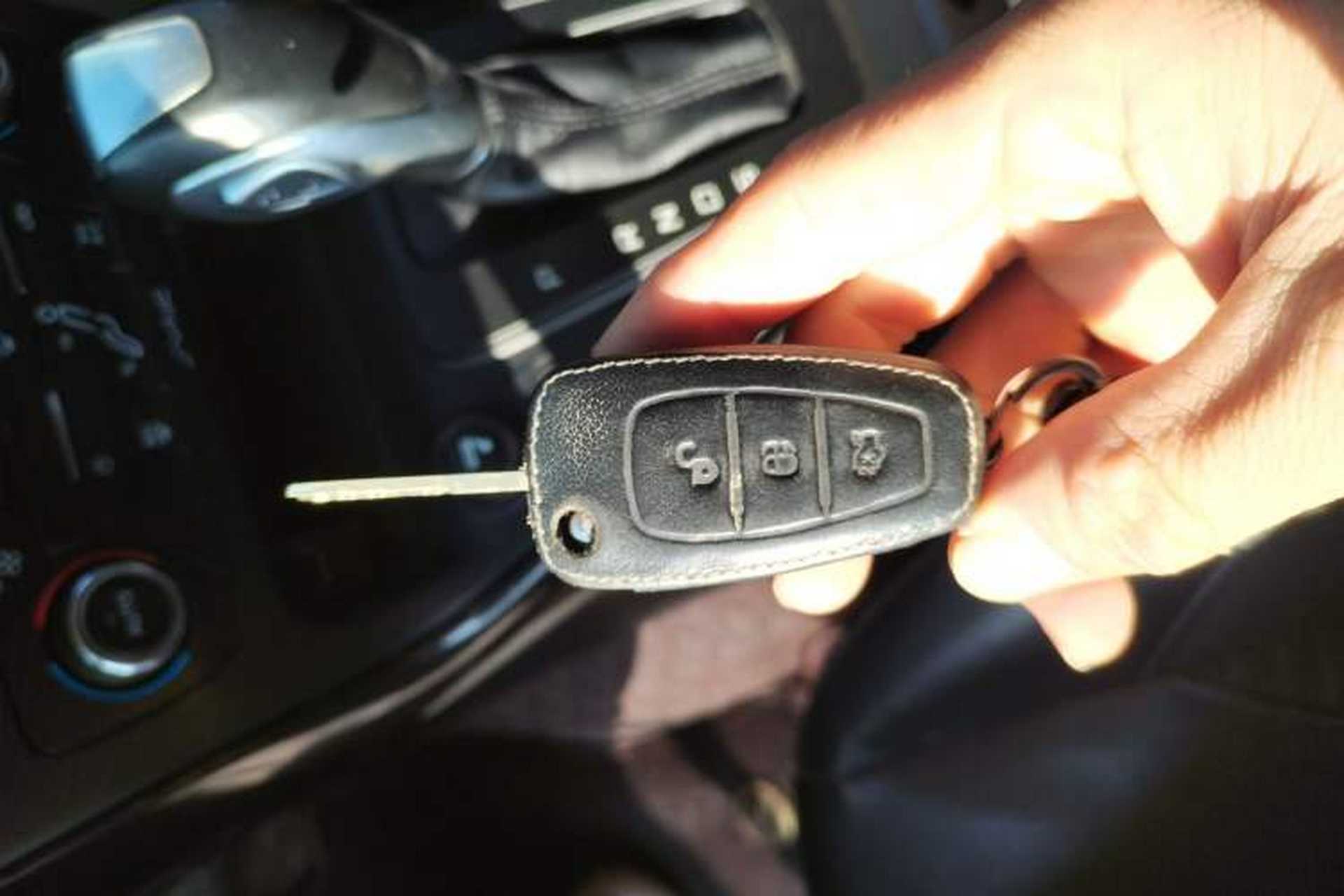 Used Ford Focus 2015 Hatchback 1.6L Automatic Fashion Edition Vehicle Key