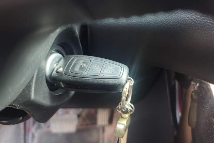 Used Ford Focus 2015 Hatchback 1.6L Automatic Fashion Edition Vehicle Key