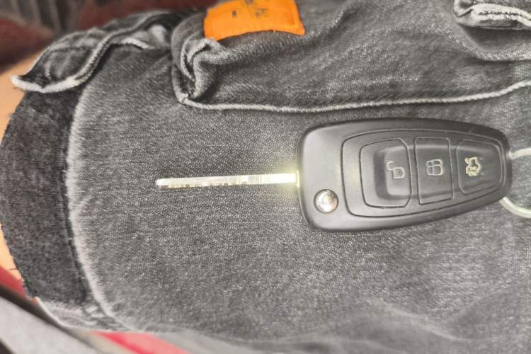 Used Ford Focus 2015 Hatchback 1.6L Automatic Fashion Edition Vehicle Key