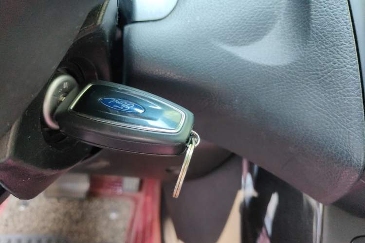 Used Ford Focus 2015 Hatchback 1.6L Automatic Fashion Edition Vehicle Key