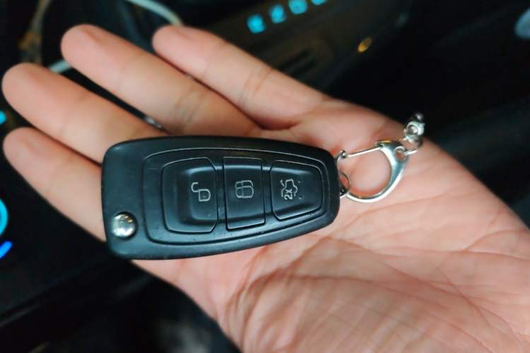 Used Ford Focus 2015 Hatchback 1.6L Automatic Fashion Edition Vehicle Key
