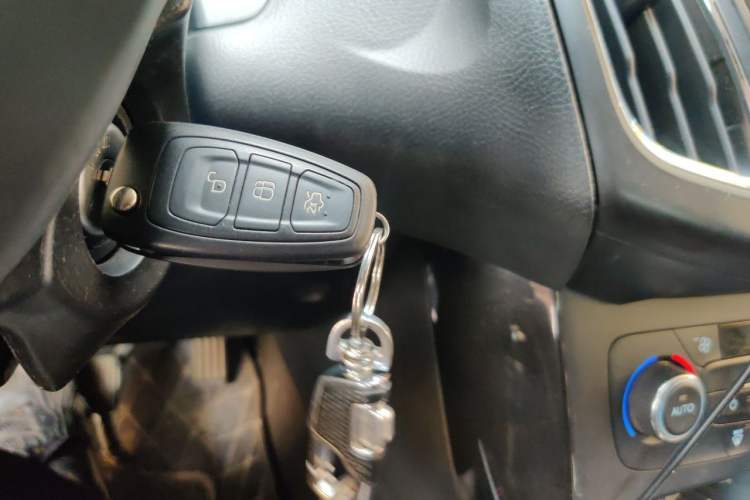 Used Ford Focus 2015 Hatchback 1.6L Automatic Fashion Edition Vehicle Key