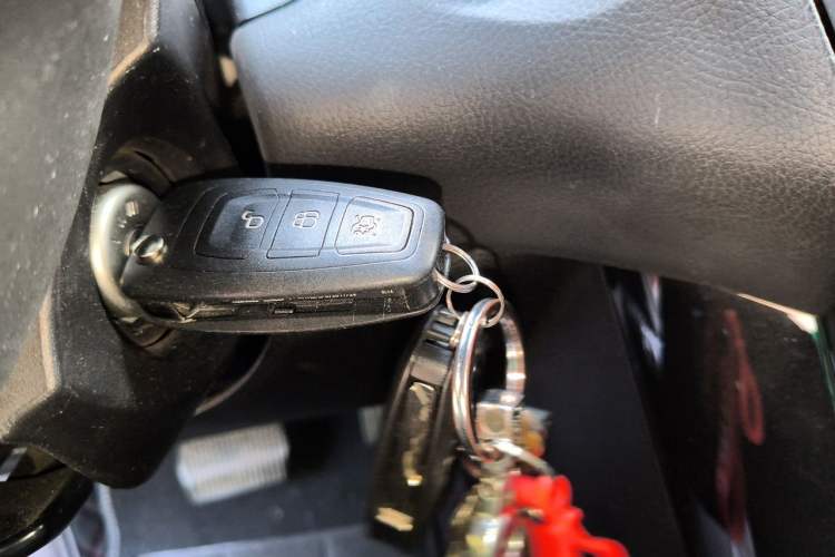 Used Ford Focus 2015 Hatchback 1.6L Automatic Fashion Edition Vehicle Key