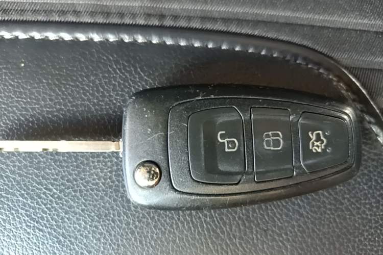 Used Ford Focus 2015 Hatchback 1.6L Automatic Fashion Edition Vehicle Key