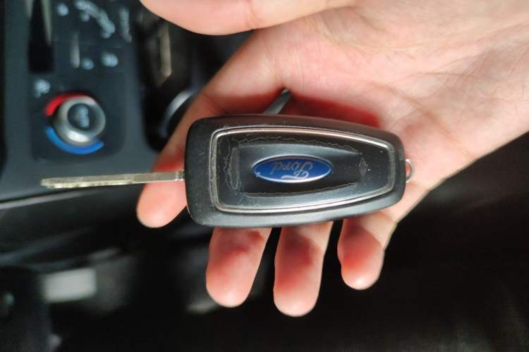 Used Ford Focus 2015 Hatchback 1.6L Automatic Fashion Edition Vehicle Key