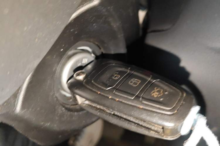 Used Ford Focus 2015 Hatchback 1.6L Automatic Fashion Edition Vehicle Key