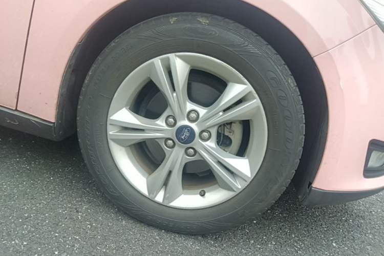 Used Ford Focus 2015 Hatchback 1.6L Automatic Comfort Model Right Front Wheel Hub