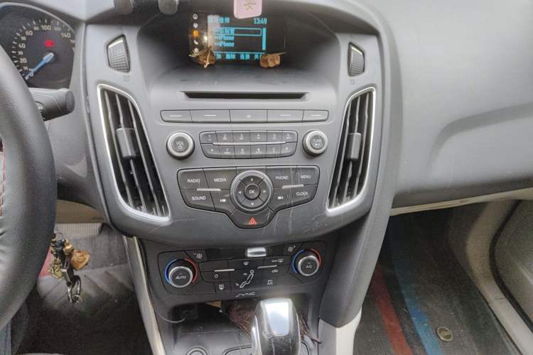 Used Ford Focus 2015 Sedan 1.6L Automatic Trend Model Audio And AC Panel