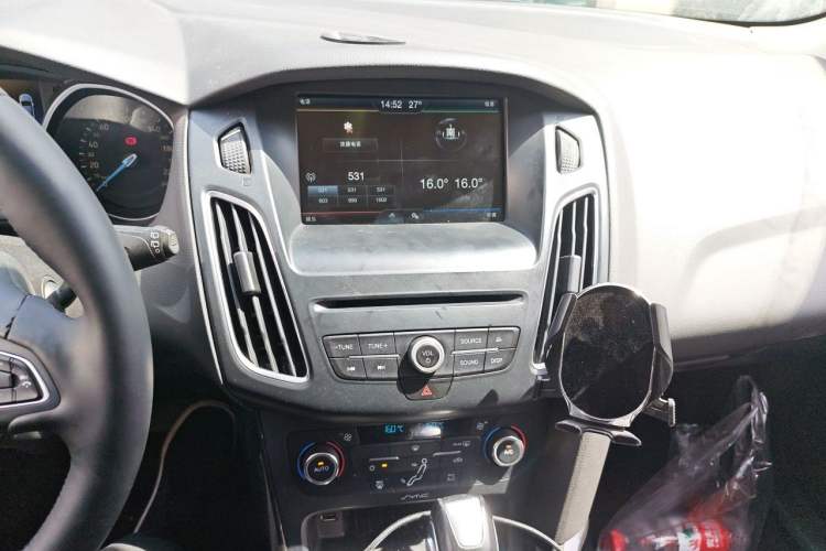 Used Ford Focus 2015 Hatchback EcoBoost 180 Automatic Elite Model Audio And AC Panel