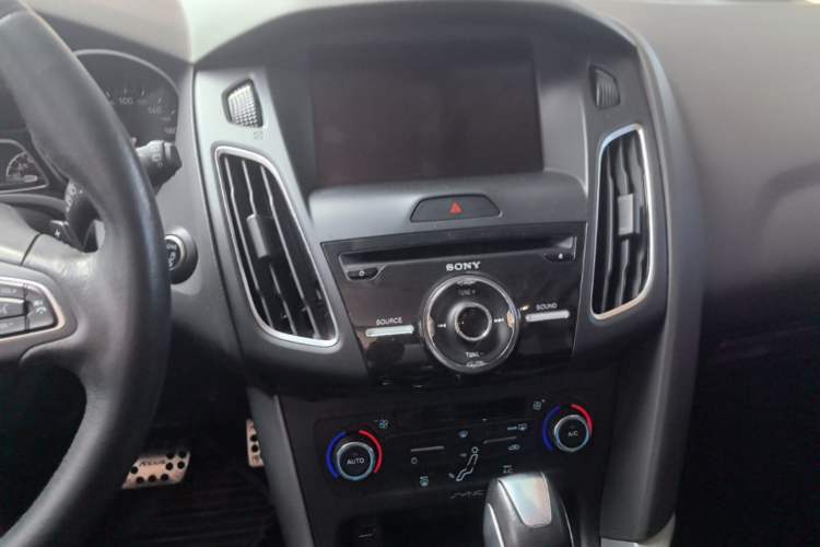 Used Ford Focus 2015 Hatchback EcoBoost 180 Automatic Sport Model Audio And AC Panel