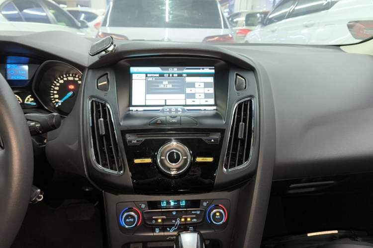 Used Ford Focus 2015 Sedan 1.6L Automatic Trend Model Audio And AC Panel