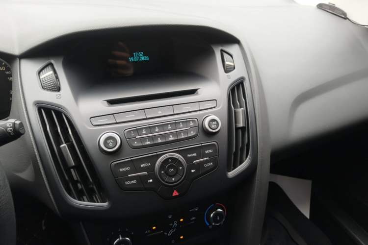 Used Ford Focus 2015 Hatchback 1.6L Automatic Comfort Model Audio And AC Panel