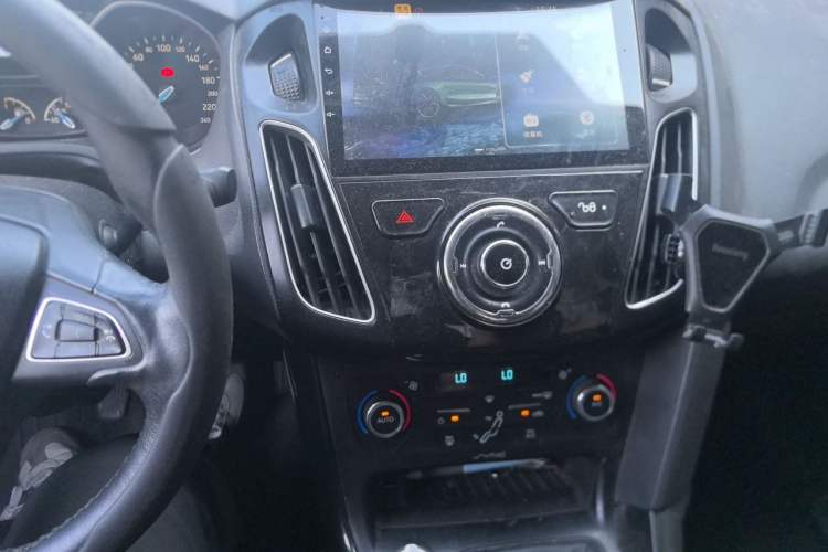 Used Ford Focus 2015 Sedan 1.6L Manual Fashion Edition Audio And AC Panel