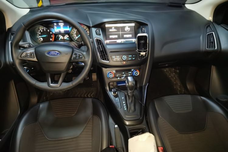 Used Ford Focus 2015 Sedan EcoBoost 180 Automatic Elite Model Center Console