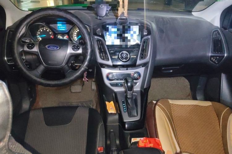Used Ford Focus 2015 Sedan 1.6L Automatic Trend Model Center Console