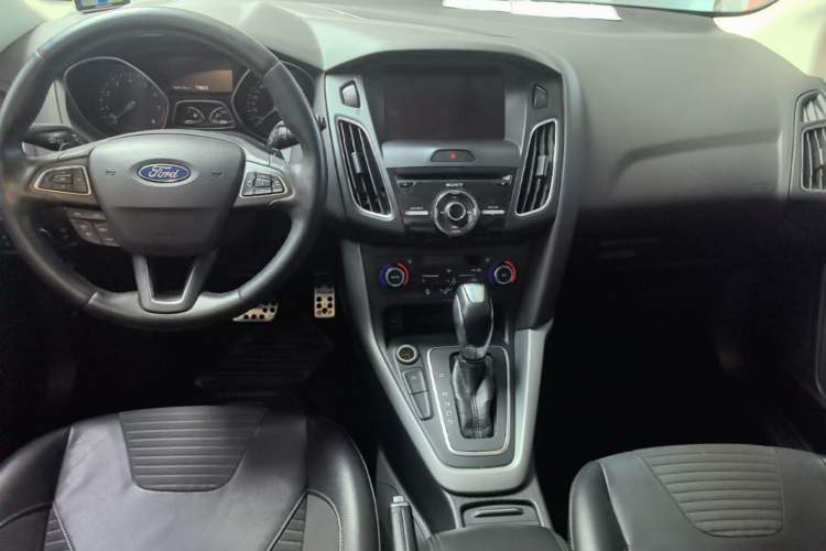 Used Ford Focus 2015 Hatchback EcoBoost 180 Automatic Sport Model Center Console