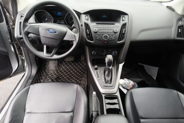 Used Ford Focus 2015 Hatchback 1.6L Automatic Comfort Model Center Console
