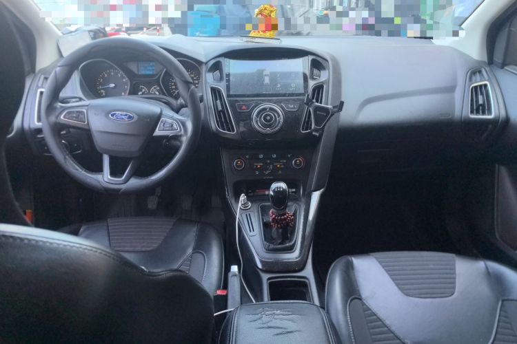 Used Ford Focus 2015 Sedan 1.6L Manual Fashion Edition Center Console