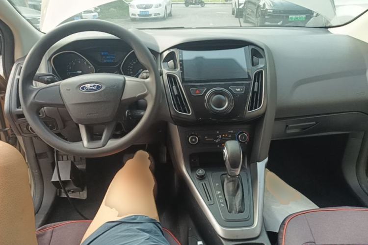 Used Ford Focus 2015 Hatchback 1.6L Automatic Comfort Model Center Console