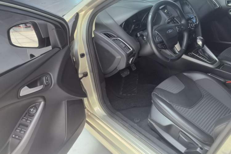 Used Ford Focus 2015 Hatchback EcoBoost 180 Automatic Sport Model Driver Seat