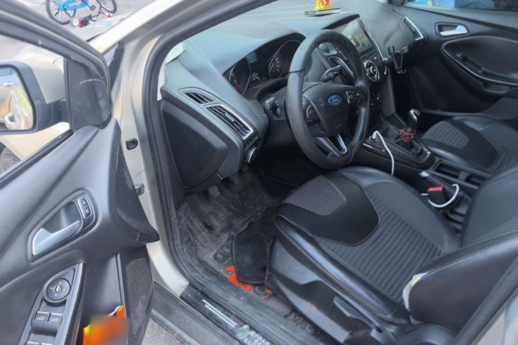 Used Ford Focus 2015 Sedan 1.6L Manual Fashion Edition Driver Seat