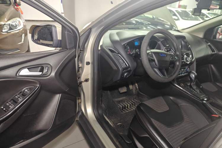 Used Ford Focus 2015 Sedan EcoBoost 125 Automatic Supreme Style Edition Driver Seat