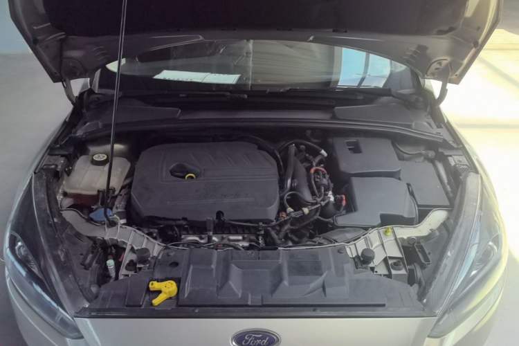 Used Ford Focus 2015 Hatchback EcoBoost 180 Automatic Sport Model Engine Bay