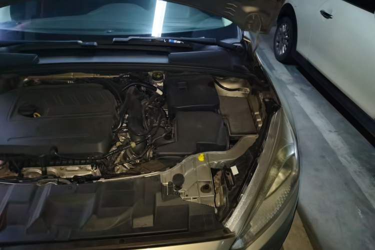 Used Ford Focus 2015 Sedan EcoBoost 180 Automatic Elite Model Engine Bay Left