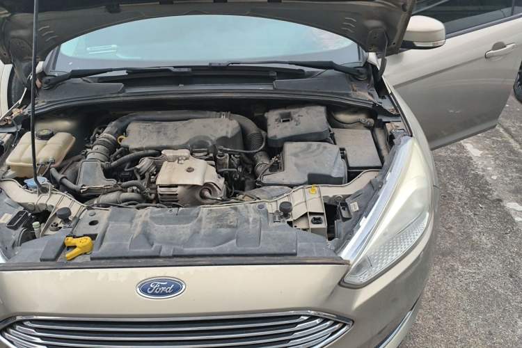 Used Ford Focus 2015 Sedan EcoBoost 125 Manual – Ultra-Style Edition Engine Bay Left