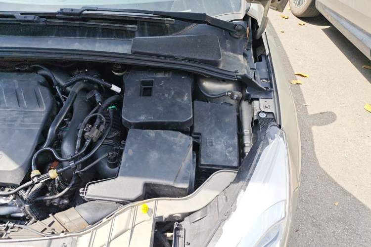 Used Ford Focus 2015 Hatchback EcoBoost 180 Automatic Elite Model Engine Bay Left
