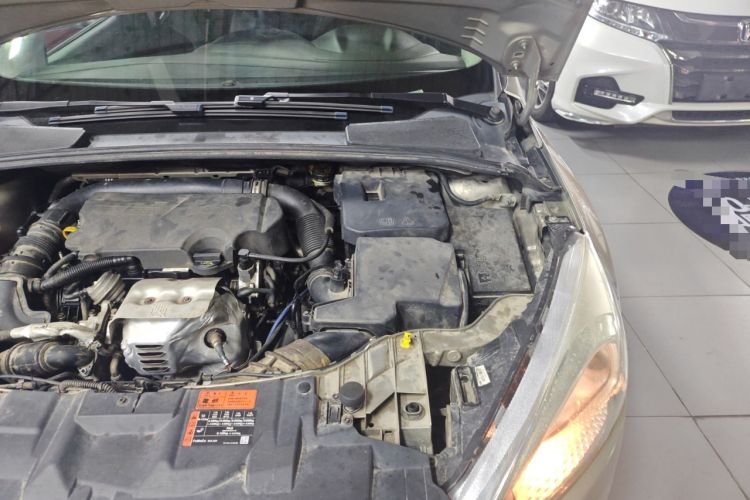Used Ford Focus 2015 Sedan EcoBoost 125 Automatic Supreme Style Edition Engine Bay Left