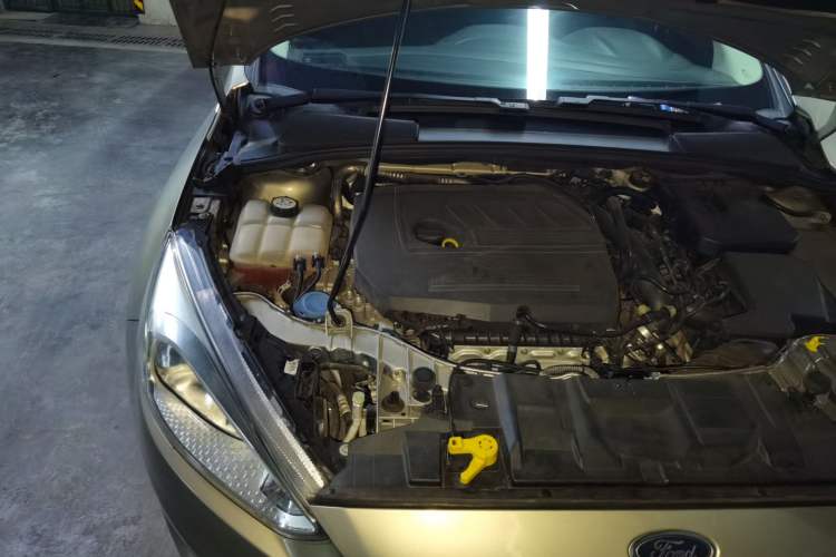 Used Ford Focus 2015 Sedan EcoBoost 180 Automatic Elite Model Engine Bay Right