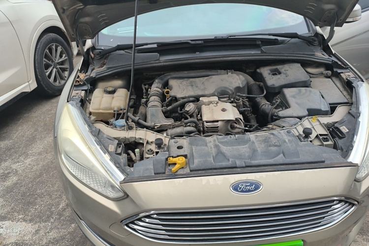 Used Ford Focus 2015 Sedan EcoBoost 125 Manual – Ultra-Style Edition Engine Bay Right