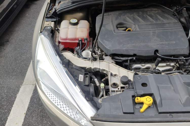 Used Ford Focus 2015 Hatchback EcoBoost 180 Automatic Elite Model Engine Bay Right