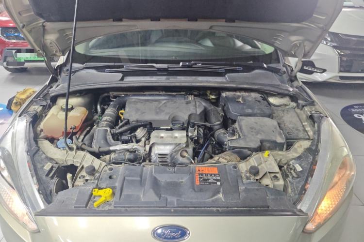 Used Ford Focus 2015 Sedan EcoBoost 125 Automatic Supreme Style Edition Engine Bay