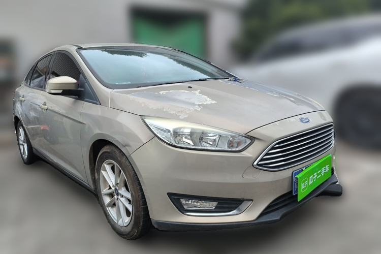 Used Ford Focus 2015 Sedan EcoBoost 125 Manual – Ultra-Style Edition Front Right 45 Deg