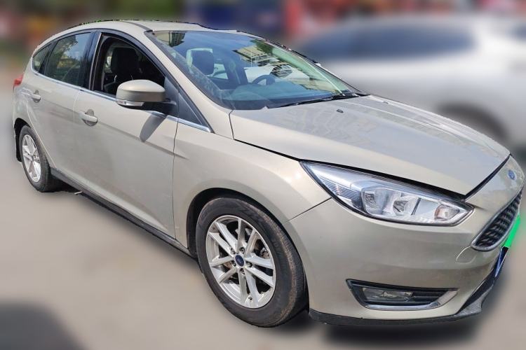 Used Ford Focus 2015 Hatchback EcoBoost 180 Automatic Elite Model Front Right 45 Deg