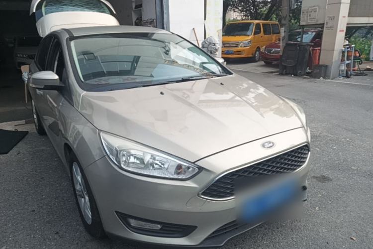 Used Ford Focus 2015 Hatchback 1.6L Automatic Comfort Model Front Right 45 Deg