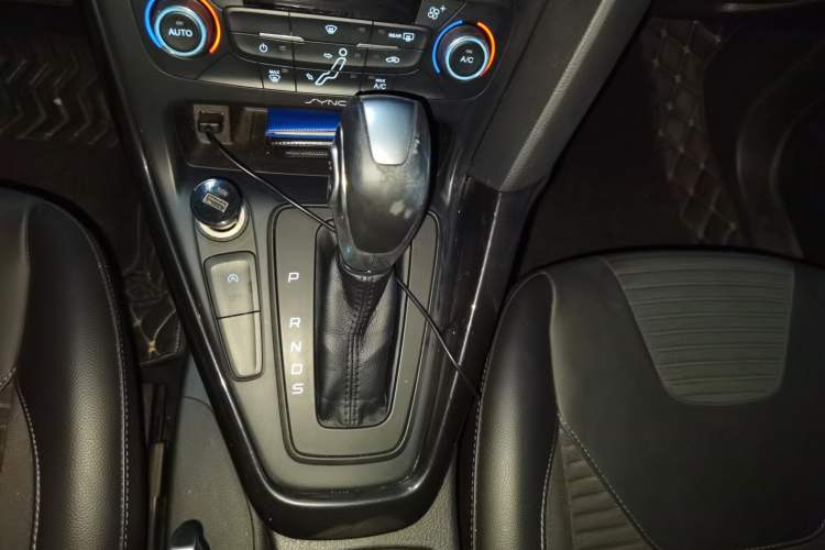 Used Ford Focus 2015 Sedan EcoBoost 180 Automatic Elite Model Gear Lever