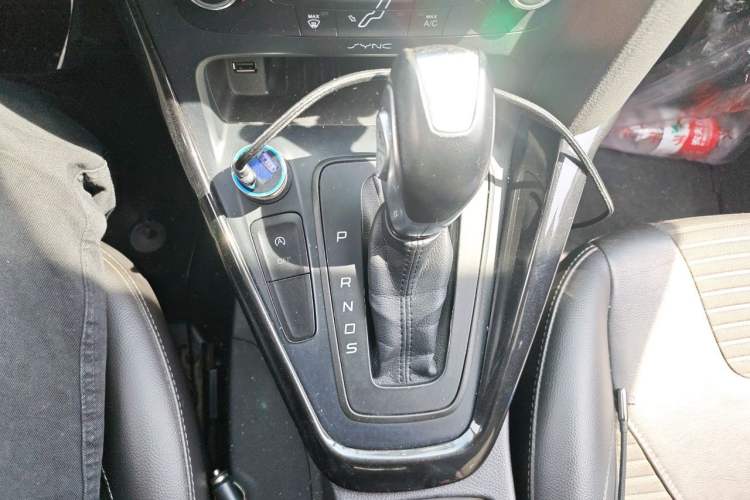 Used Ford Focus 2015 Hatchback EcoBoost 180 Automatic Elite Model Gear Lever
