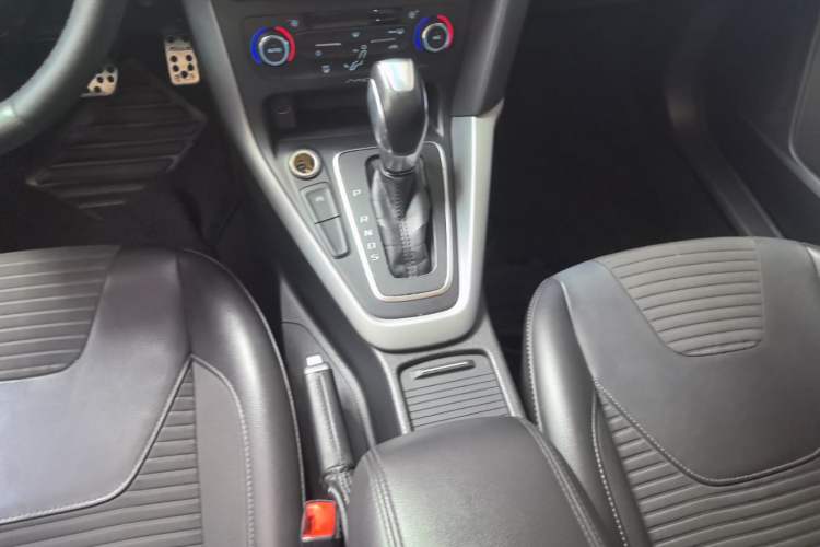 Used Ford Focus 2015 Hatchback EcoBoost 180 Automatic Sport Model Gear Lever
