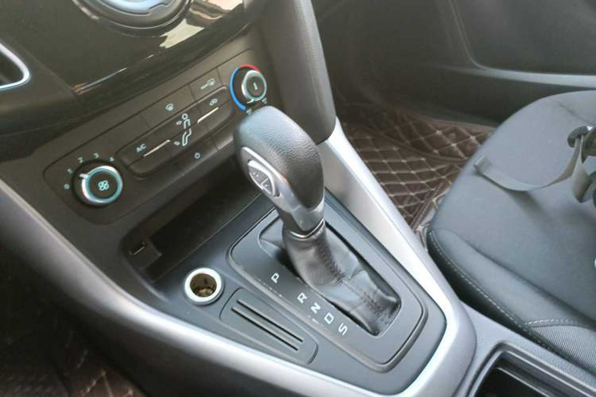 Used Ford Focus 2015 Hatchback 1.6L Automatic Comfort Model Gear Lever