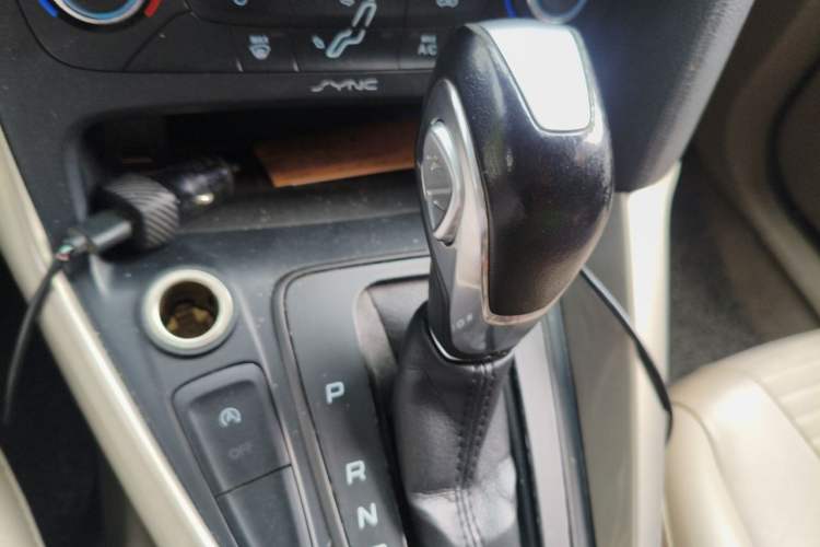 Used Ford Focus 2015 Hatchback EcoBoost 180 Automatic Elite Model Gear Lever