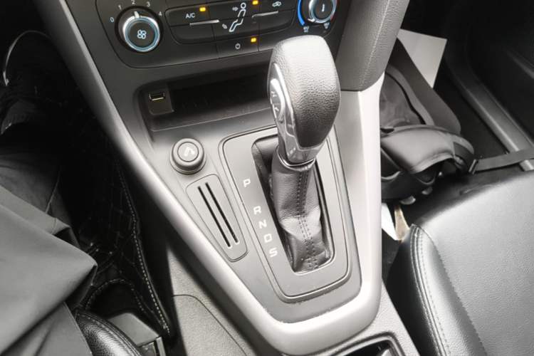 Used Ford Focus 2015 Hatchback 1.6L Automatic Comfort Model Gear Lever