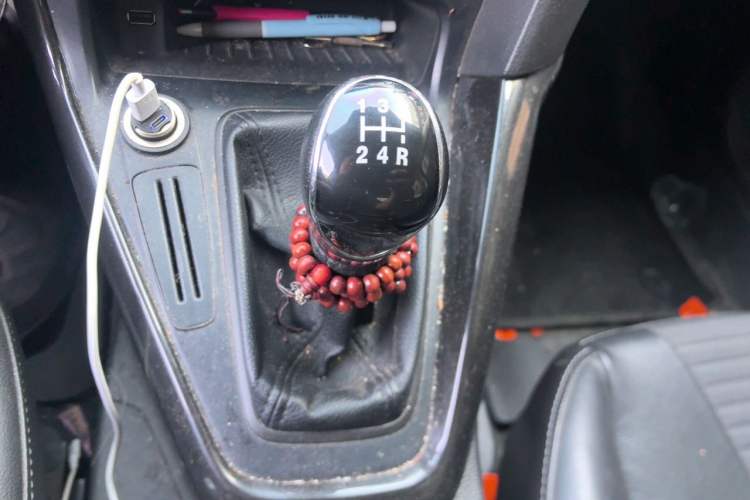Used Ford Focus 2015 Sedan 1.6L Manual Fashion Edition Gear Lever